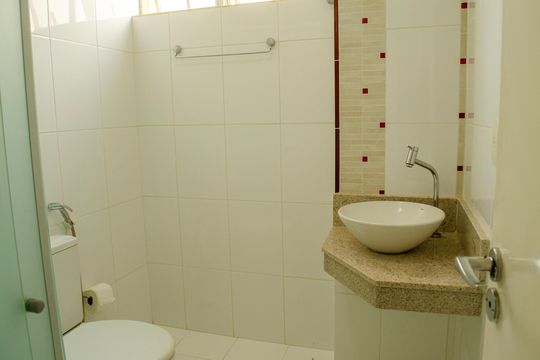 Banheiro de apartamento para alugar com 2 quartos, 75m² em Setor Bueno, Goiânia