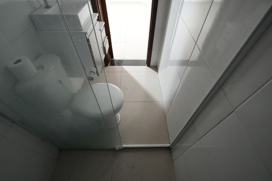 Banheiro da Suíte de casa para alugar com 2 quartos, 112m² em Vila Scarpelli, Santo André