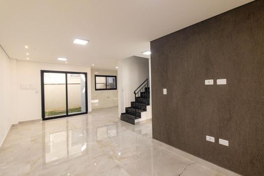 Sala de casa de condomínio à venda com 3 quartos, 130m² em Alto Boqueirão, Curitiba