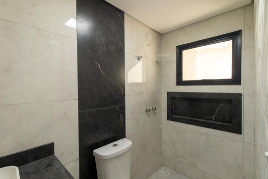 Banheiro Social de casa de condomínio à venda com 3 quartos, 130m² em Alto Boqueirão, Curitiba