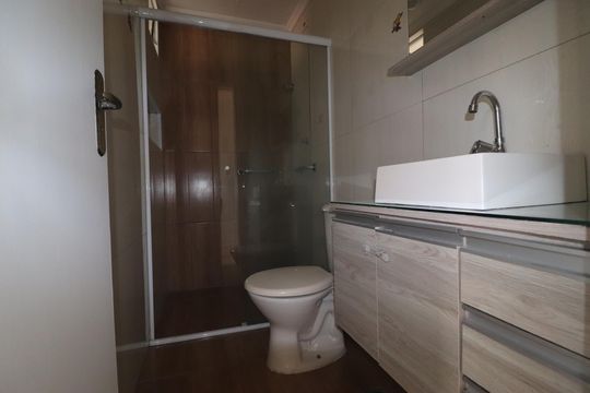 Banheiro  de apartamento à venda com 2 quartos, 63m² em Vila Pires, Santo André
