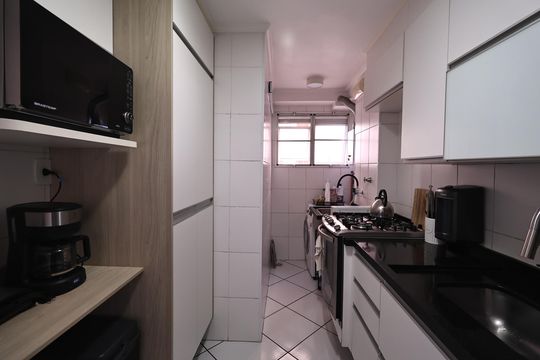 Cozinha de apartamento à venda com 2 quartos, 50m² em Parque Erasmo Assunção, Santo André