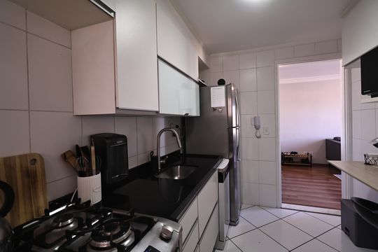 Cozinha de apartamento à venda com 2 quartos, 50m² em Parque Erasmo Assunção, Santo André