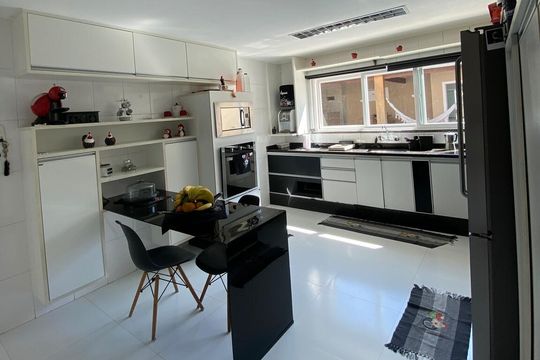 Cozinha de casa de condomínio para alugar com 4 quartos, 191m² em Ponta Grossa, Maricá