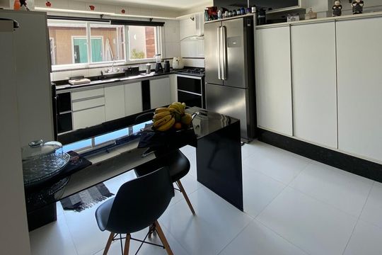 Cozinha de casa de condomínio para alugar com 4 quartos, 191m² em Ponta Grossa, Maricá