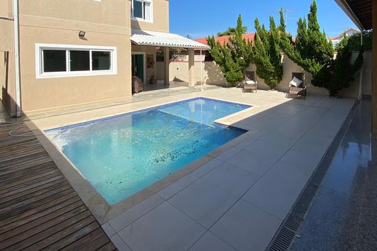 Piscina de casa de condomínio para alugar com 4 quartos, 191m² em Ponta Grossa, Maricá