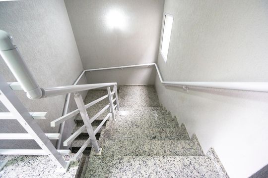 Escada de apartamento para alugar com 2 quartos, 39m² em Penha de França, São Paulo