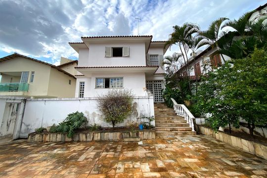 Quintal de casa à venda com 4 quartos, 525m² em Santa Lúcia, Belo Horizonte