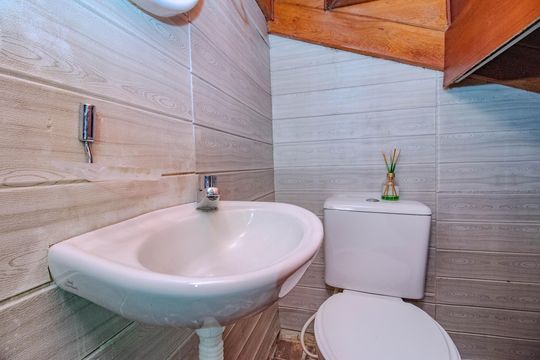 Lavabo de casa de condomínio para alugar com 3 quartos, 74m² em Humaitá, Porto Alegre