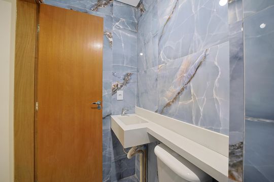 Banheiro de kitnet/studio à venda com 1 quarto, 17m² em Vila Esperança, São Paulo