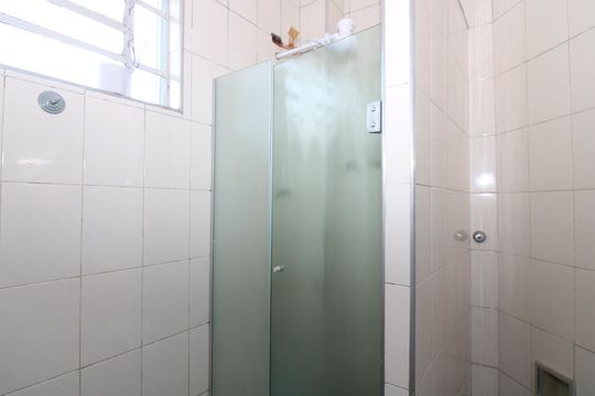 Banheiro 2 de casa para alugar com 3 quartos, 194m² em Jardim Hercilia, São Paulo