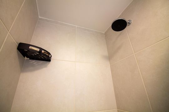 Banheiro da Suíte de apartamento para alugar com 2 quartos, 46m² em Santo Amaro, São Paulo