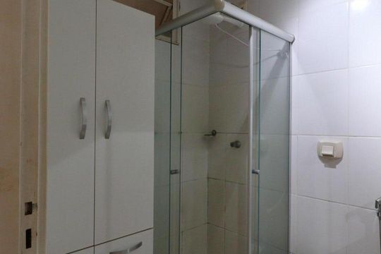 Banheiro de apartamento para alugar com 1 quarto, 53m² em Centro, Ribeirão Preto