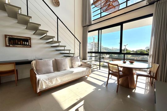 Sala  de apartamento para alugar com 1 quarto, 57m² em Barra da Lagoa, Florianópolis
