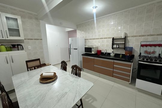 Cozinha de apartamento para alugar com 2 quartos, 110m² em Itararé, São Vicente
