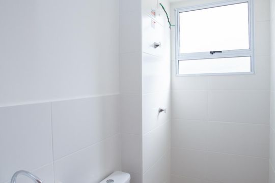 Banheiro Social de apartamento à venda com 2 quartos, 42m² em Praia, Contagem