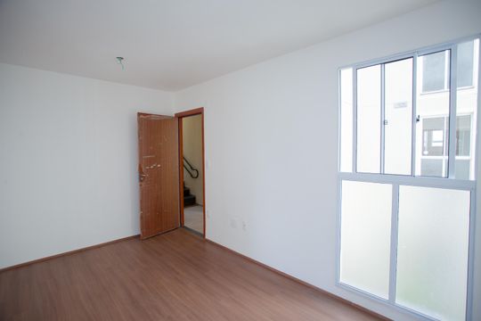 Sala de apartamento à venda com 2 quartos, 42m² em Praia, Contagem