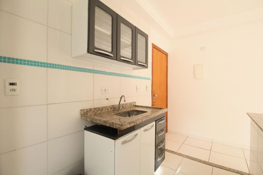 Cozinha de apartamento para alugar com 2 quartos, 54m² em Jardim Ampliação, São Paulo