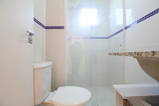 Banheiro  de apartamento para alugar com 2 quartos, 54m² em Jardim Ampliação, São Paulo