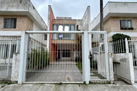 Fachada de casa para alugar com 3 quartos, 138m² em Rio Tavares Central, Florianópolis