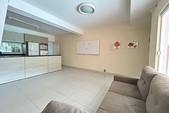 Sala de casa para alugar com 3 quartos, 138m² em Rio Tavares Central, Florianópolis