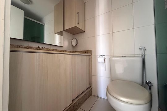 Banheiro social  de apartamento para alugar com 2 quartos, 70m² em Barra da Tijuca, Rio de Janeiro
