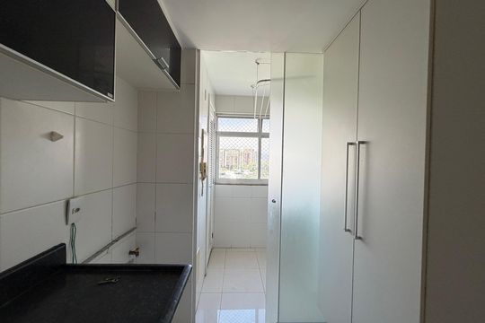Área de serviço  de apartamento para alugar com 2 quartos, 70m² em Barra da Tijuca, Rio de Janeiro