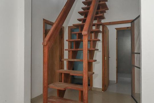 Escada de casa à venda com 4 quartos, 218m² em Costa E Silva, Porto Alegre