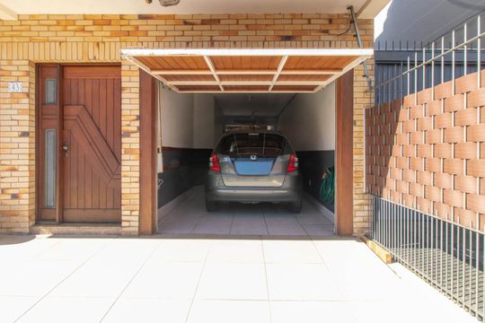 Garagem de casa à venda com 3 quartos, 294m² em Ipanema, Porto Alegre