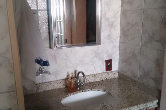 Banheiro de apartamento para alugar com 1 quarto, 38m² em Taquara, Rio de Janeiro