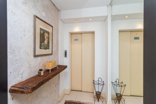 Elevador de apartamento à venda com 3 quartos, 201m² em Bela Vista, Porto Alegre