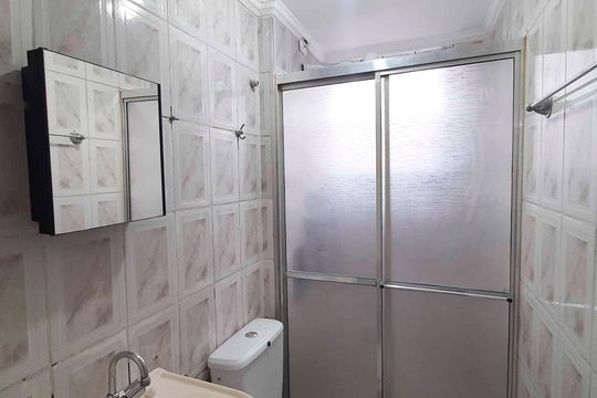 Banheiro de apartamento para alugar com 1 quarto, 44m² em Mutinga, Osasco