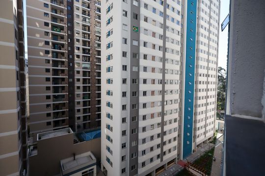 Vista Sala de apartamento para alugar com 2 quartos, 34m² em Jardim Sabara, São Paulo