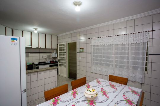 Sala de Jantar de casa à venda com 6 quartos, 300m² em Taboão, Diadema