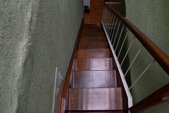 Escada de casa à venda com 6 quartos, 300m² em Taboão, Diadema