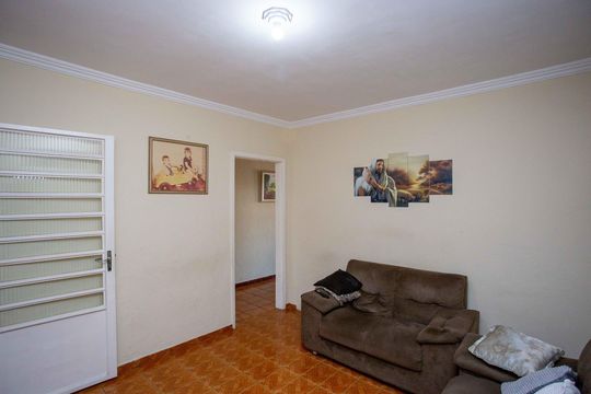Sala de TV de casa à venda com 6 quartos, 300m² em Taboão, Diadema