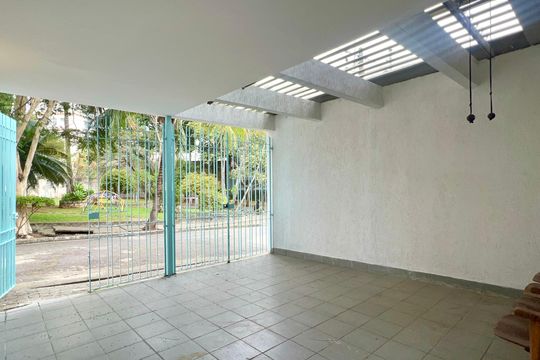 Garagem de casa à venda com 3 quartos, 135m² em Pompeia, São Paulo