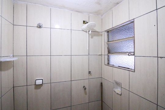 Banheiro de casa para alugar com 1 quarto, 29m² em Vila Ema, São Paulo