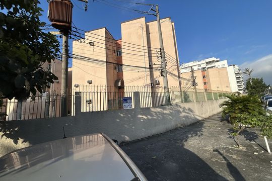 Fachada e portaria de apartamento para alugar com 2 quartos, 40m² em Vila Valqueire, Rio de Janeiro