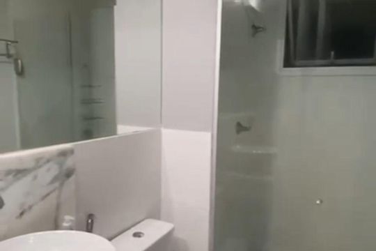 Banheiro de apartamento para alugar com 2 quartos, 47m² em Jardim Marilu, Cotia
