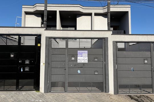 Fachada de casa à venda com 3 quartos, 92m² em Vila Olinda, São Paulo