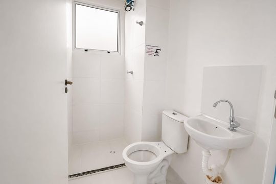 Banheiro de apartamento para alugar com 2 quartos, 42m² em Residencial Vale dos Sonhos, Goiânia