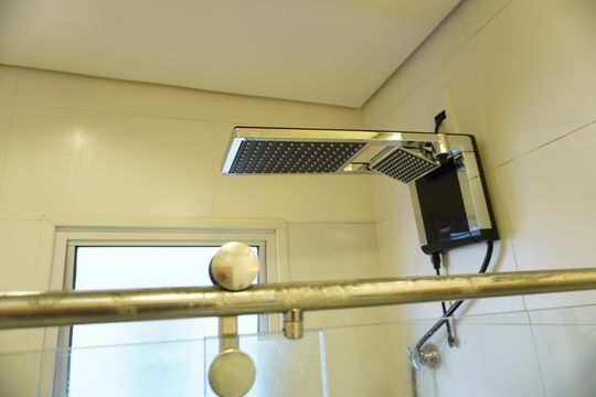 Banheiro da Suíte de apartamento para alugar com 2 quartos, 79m² em Parque Novo Mundo, Americana