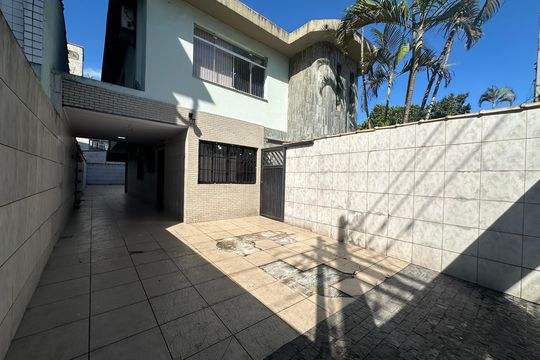 Garagem de casa para alugar com 3 quartos, 94m² em Esplanada dos Barreiros, São Vicente
