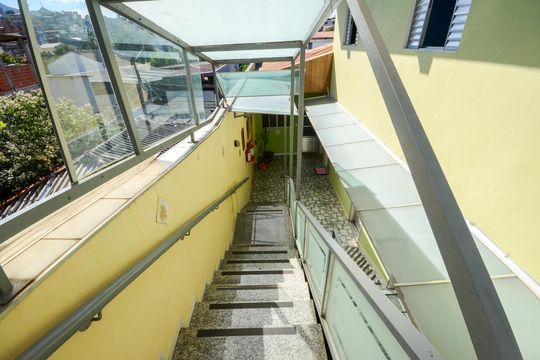Escada de kitnet/studio para alugar com 1 quarto, 44m² em Vila Boacava, São Paulo