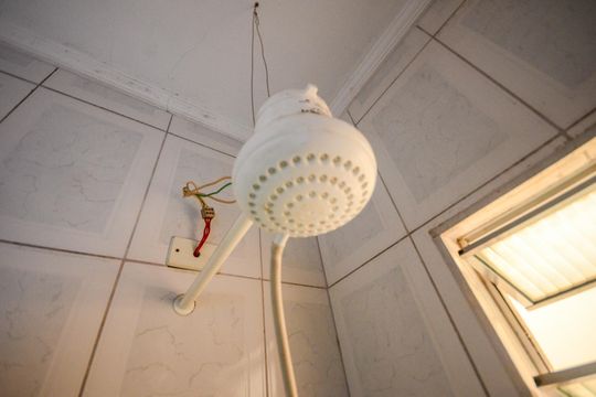 Banheiro de kitnet/studio para alugar com 1 quarto, 44m² em Vila Boacava, São Paulo
