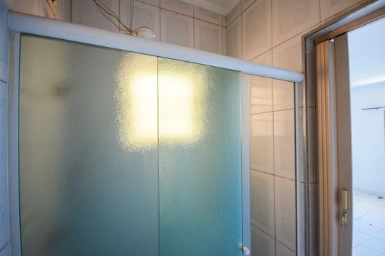 Banheiro de kitnet/studio para alugar com 1 quarto, 44m² em Vila Boacava, São Paulo