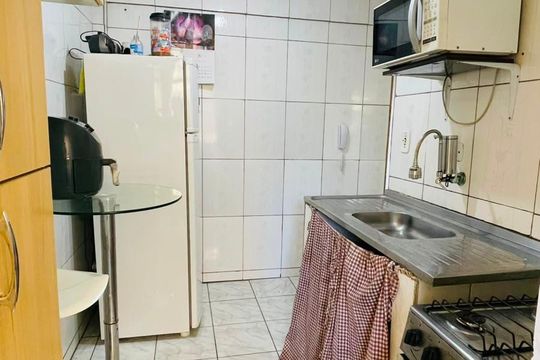Cozinha de apartamento para alugar com 2 quartos, 46m² em Parque Industrial Ramos de Freitas, Embu das Artes