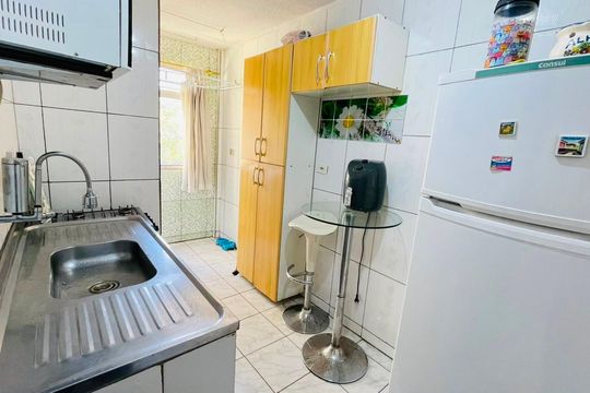 Cozinha de apartamento para alugar com 2 quartos, 46m² em Parque Industrial Ramos de Freitas, Embu das Artes
