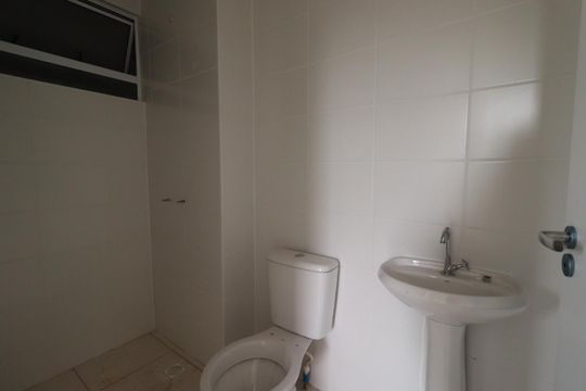 Banheiro de apartamento para alugar com 2 quartos, 48m² em Maubisa, Ribeirão Preto
